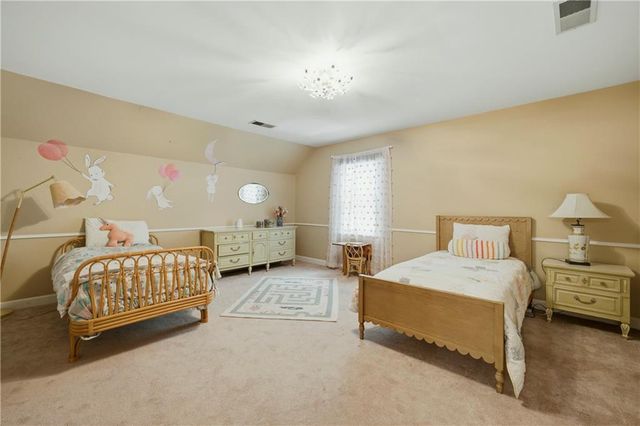 196 Roe Hampton Lane, Stone Mountain, GA 30087