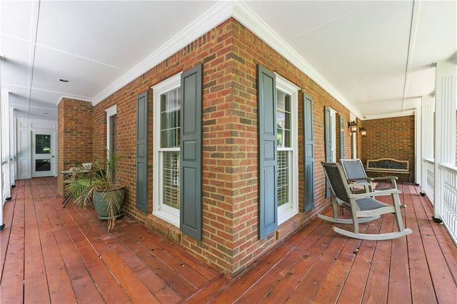 196 Roe Hampton Lane, Stone Mountain, GA 30087