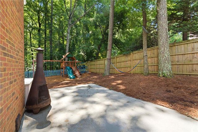 196 Roe Hampton Lane, Stone Mountain, GA 30087