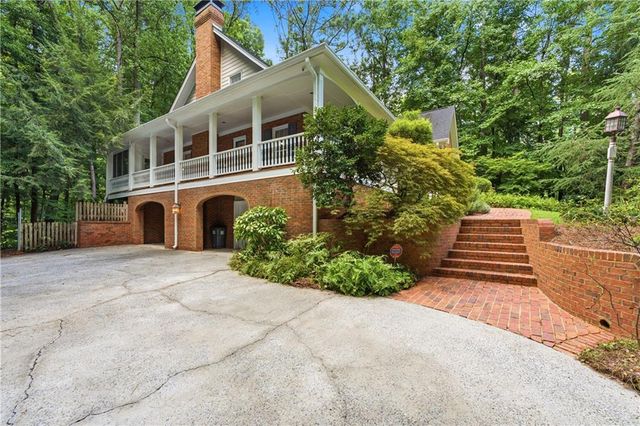 196 Roe Hampton Lane, Stone Mountain, GA 30087