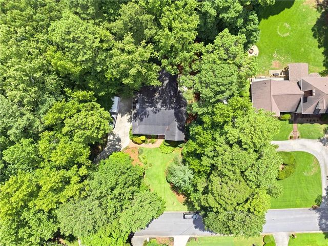 196 Roe Hampton Lane, Stone Mountain, GA 30087