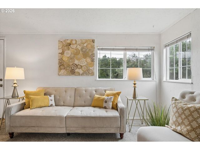 297 S 43RD St, Springfield, OR 97478