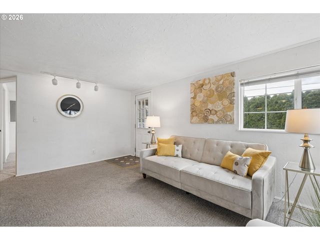 297 S 43RD St, Springfield, OR 97478