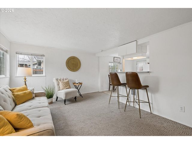 297 S 43RD St, Springfield, OR 97478