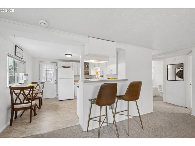 297 S 43RD St, Springfield, OR 97478