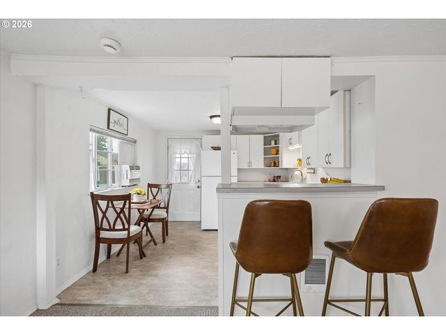 297 S 43RD St, Springfield, OR 97478