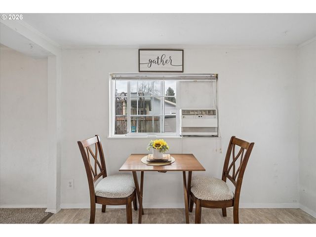 297 S 43RD St, Springfield, OR 97478