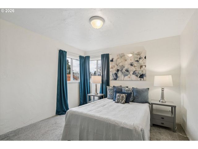 297 S 43RD St, Springfield, OR 97478