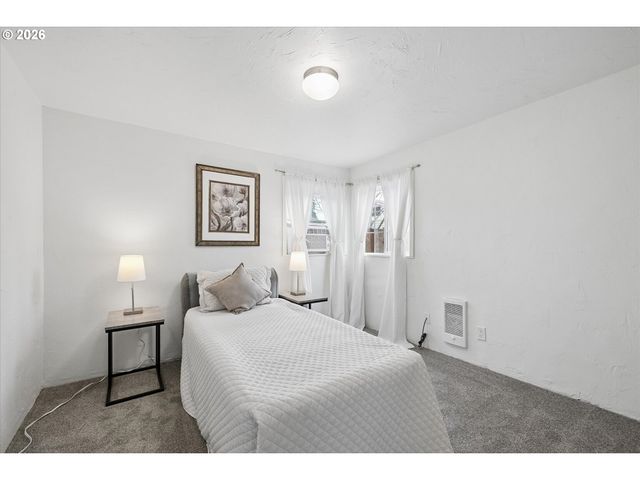 297 S 43RD St, Springfield, OR 97478