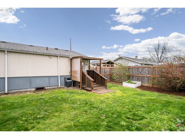297 S 43RD St, Springfield, OR 97478