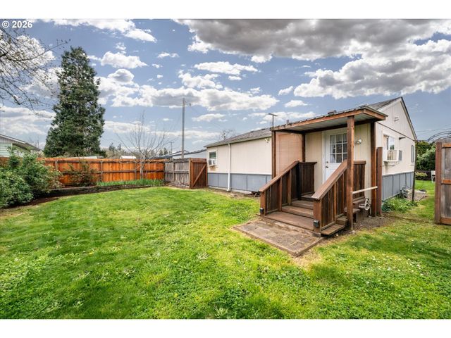 297 S 43RD St, Springfield, OR 97478