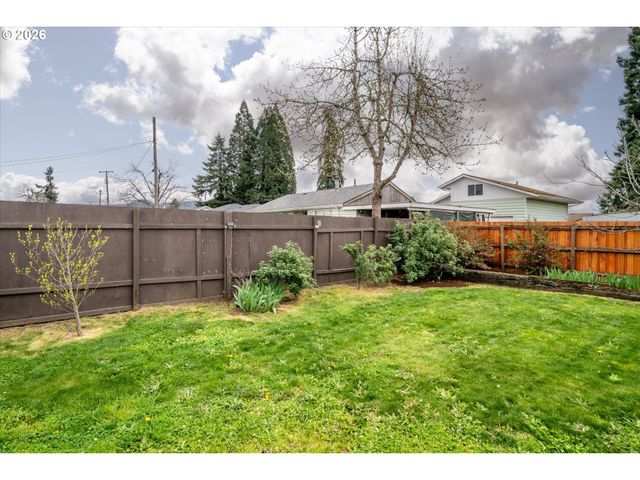297 S 43RD St, Springfield, OR 97478