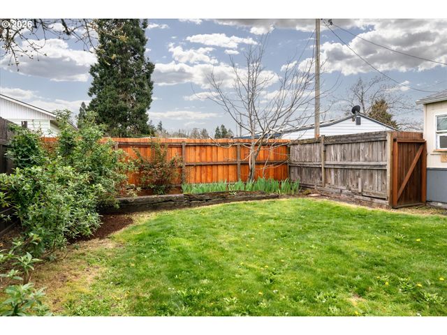 297 S 43RD St, Springfield, OR 97478