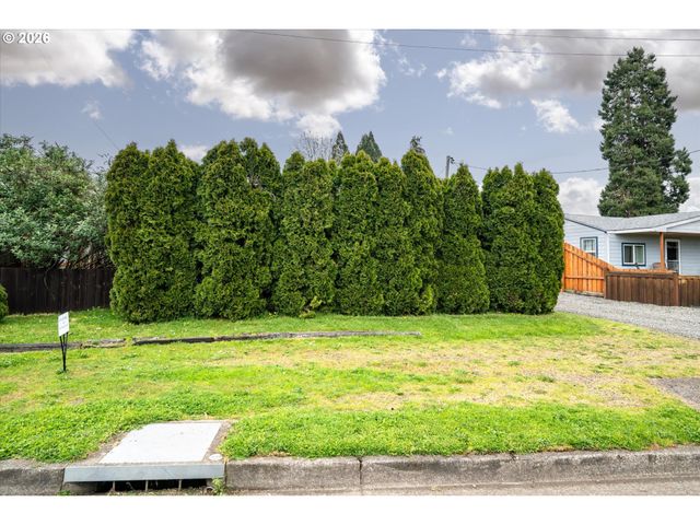 297 S 43RD St, Springfield, OR 97478