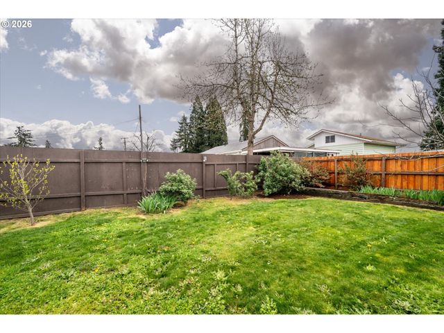 297 S 43RD St, Springfield, OR 97478