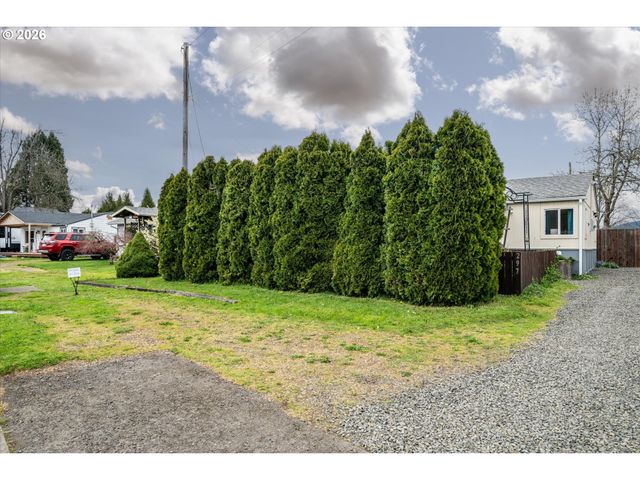 297 S 43RD St, Springfield, OR 97478