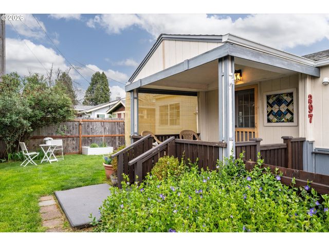 297 S 43RD St, Springfield, OR 97478