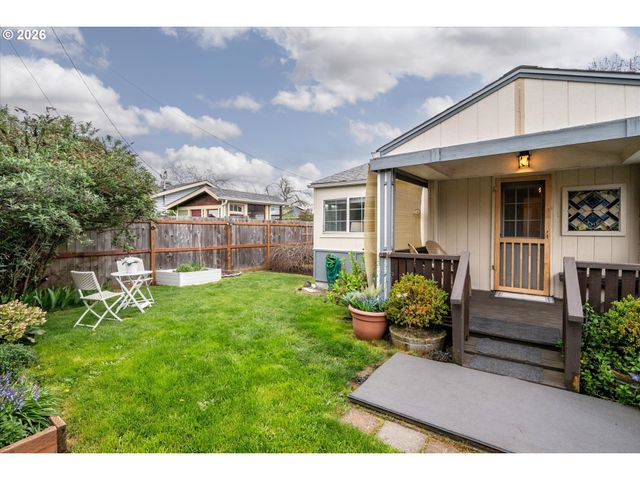 297 S 43RD St, Springfield, OR 97478