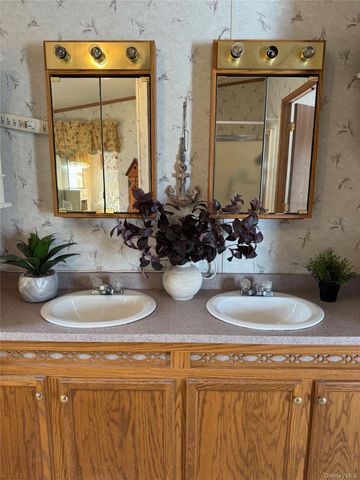 326 Long Lane, Bloomingburg, NY 12721