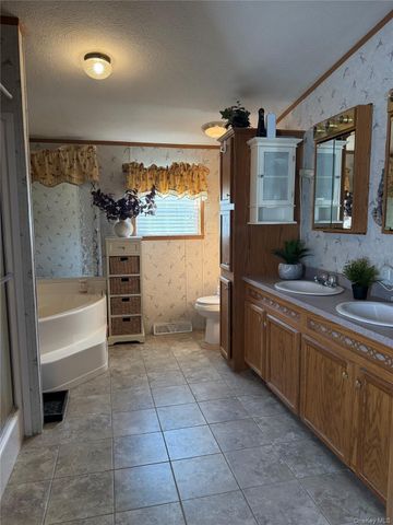 326 Long Lane, Bloomingburg, NY 12721