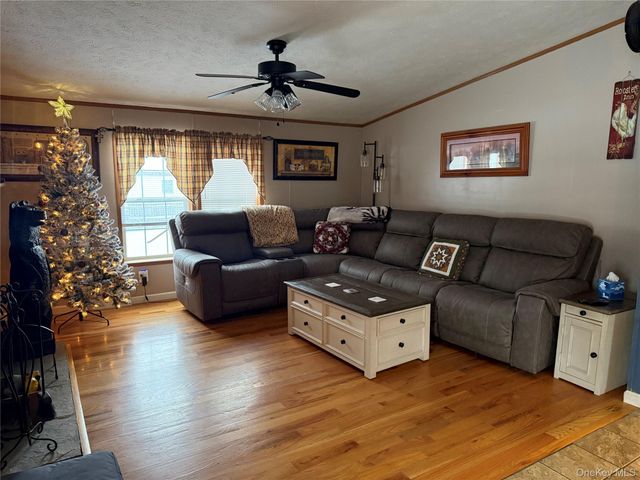 326 Long Lane, Bloomingburg, NY 12721