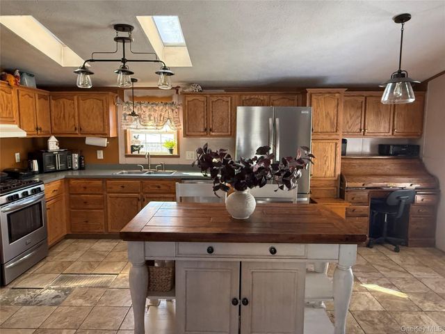 326 Long Lane, Bloomingburg, NY 12721