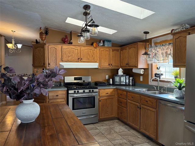 326 Long Lane, Bloomingburg, NY 12721