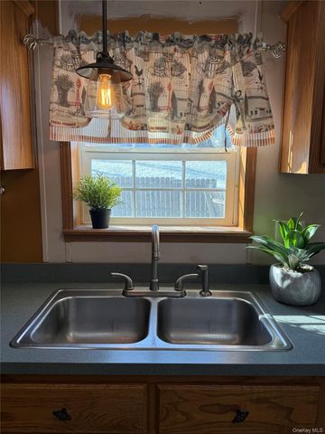 326 Long Lane, Bloomingburg, NY 12721