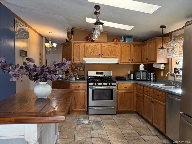 326 Long Lane, Bloomingburg, NY 12721