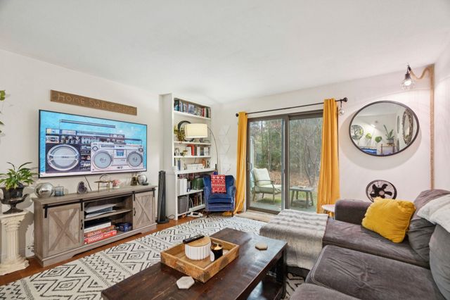 86 Woodhaven Drive, Hartford, VT 05001