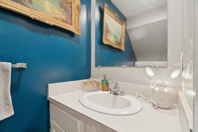 86 Woodhaven Drive, Hartford, VT 05001