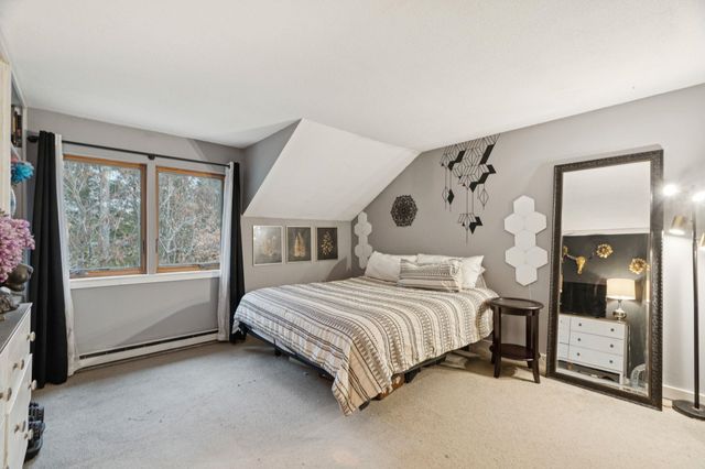 86 Woodhaven Drive, Hartford, VT 05001