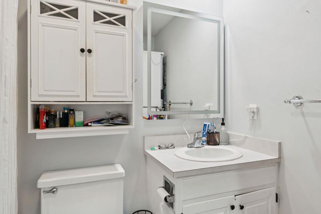 86 Woodhaven Drive, Hartford, VT 05001