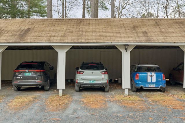 86 Woodhaven Drive, Hartford, VT 05001