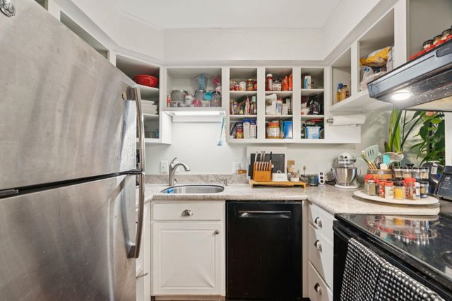 86 Woodhaven Drive, Hartford, VT 05001