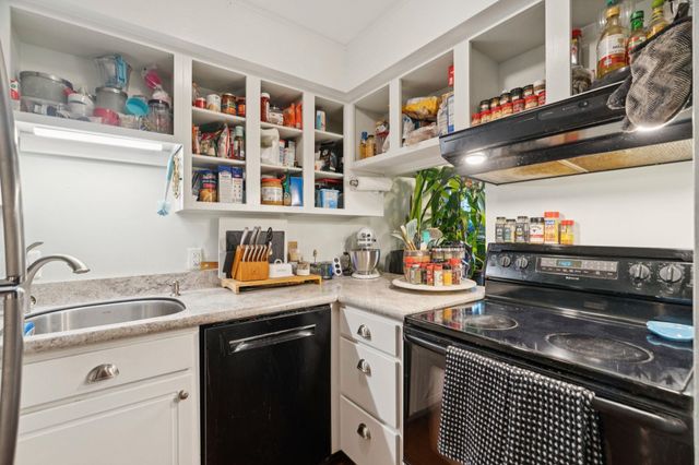 86 Woodhaven Drive, Hartford, VT 05001