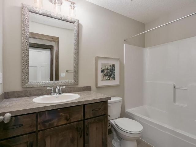 4828 361st Avenue NE, Cambridge, MN 55008