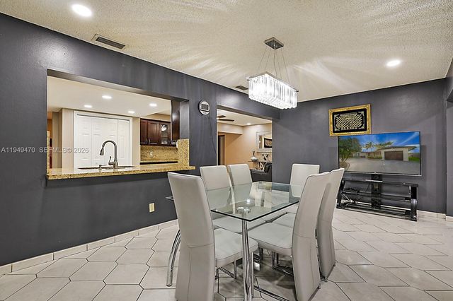 2210 NW 91st Terrace, Pembroke Pines, FL 33024