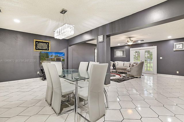 2210 NW 91st Terrace, Pembroke Pines, FL 33024