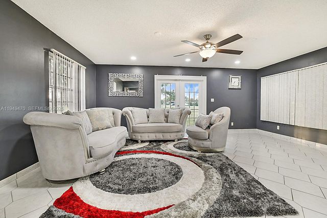 2210 NW 91st Terrace, Pembroke Pines, FL 33024