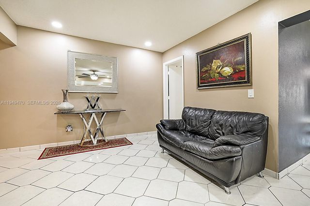 2210 NW 91st Terrace, Pembroke Pines, FL 33024