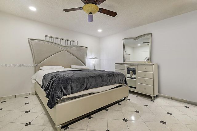 2210 NW 91st Terrace, Pembroke Pines, FL 33024