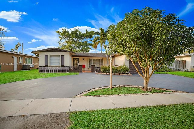 2210 NW 91st Terrace, Pembroke Pines, FL 33024