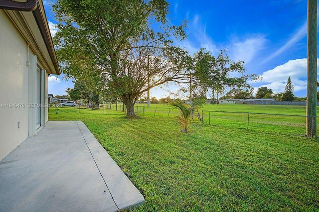 2210 NW 91st Terrace, Pembroke Pines, FL 33024