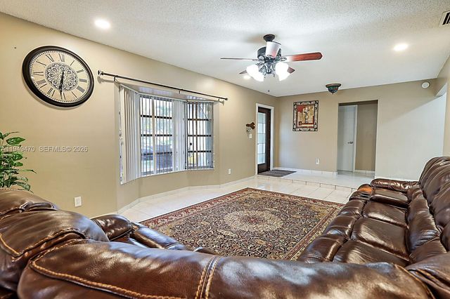 2210 NW 91st Terrace, Pembroke Pines, FL 33024