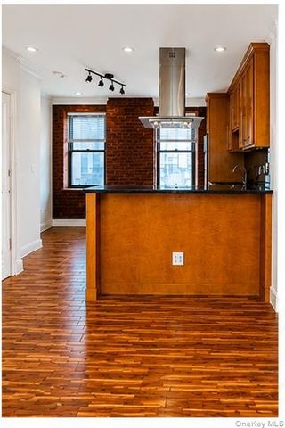 21-15 33st 4, Astoria, NY 11105