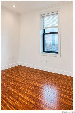 21-15 33st 4, Astoria, NY 11105