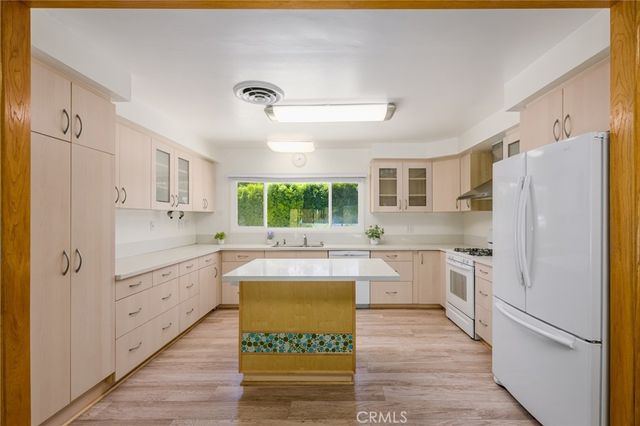 5065 Casa Drive, Tarzana, CA 91356