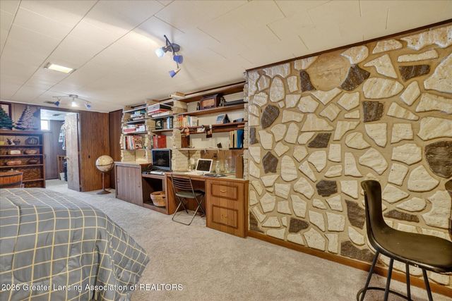 4029 N Pine Dell Drive, Lansing, MI 48911