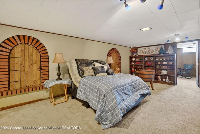 4029 N Pine Dell Drive, Lansing, MI 48911